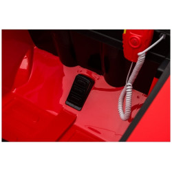 Piros tűzoltóautó - elektromos utazás az autón