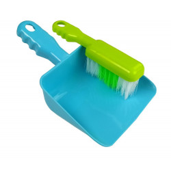 Tisztító készlet egy kosárban porszívóval