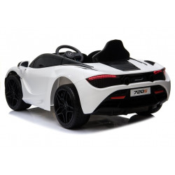 Elektromos utazás McLaren 720S fehér színű