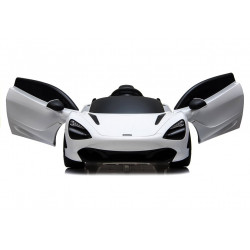 Elektromos utazás McLaren 720S fehér színű