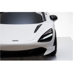 Elektromos utazás McLaren 720S fehér színű
