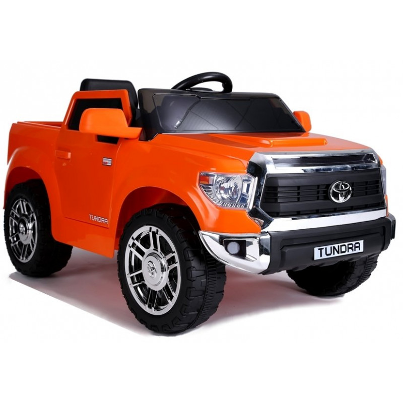 Narancssárgára festett elektromos ráhajtható autó Toyota Tundra