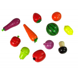 Egy sor fából vágott gyümölcsöt és zöldséget egy mágnesen