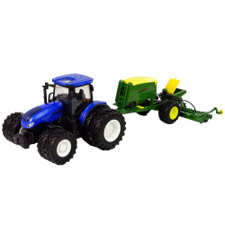 Kék traktor bálázóval