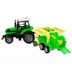 Zöld traktor bálázó dörzshajtással