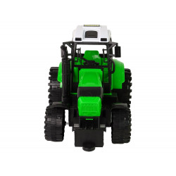 Zöld traktor bálázó dörzshajtással