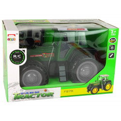 Zöld és fekete R/C távirányítós traktor