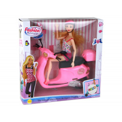 Baba készlet egy rózsaszín robogón mozgatható elemekkel