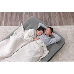 Dupla felfújható hálómatrac pumpával 191x137x30cm Bestway 67462